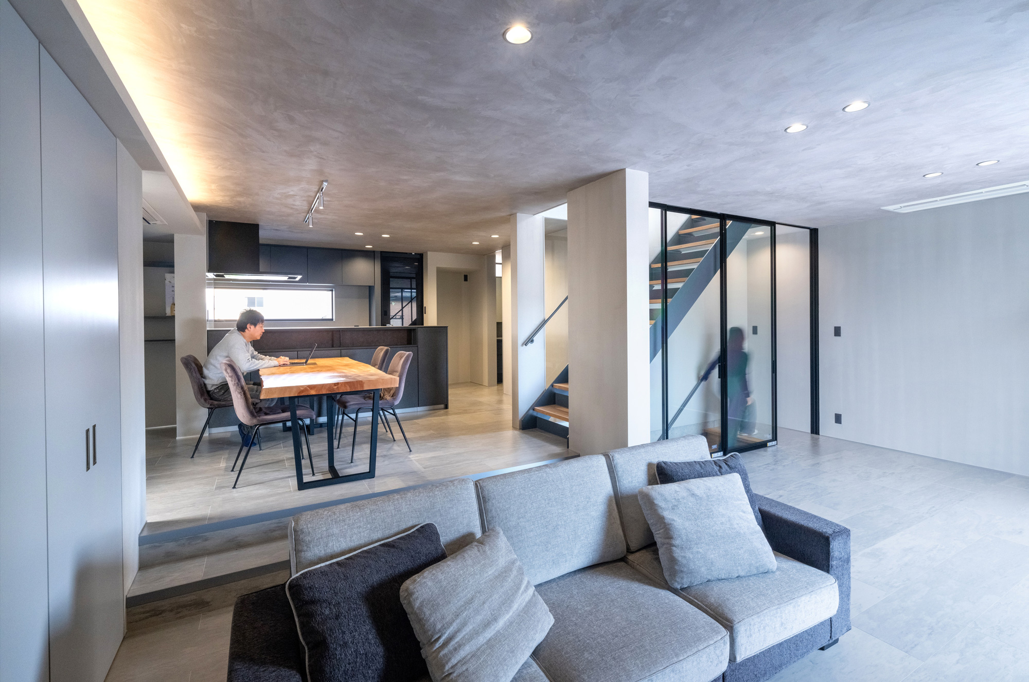 『混構造のガレージハウス』 2024年 7/13 416 Architects 『混構造のガレージハウス』 2024年 一戸建ての住宅