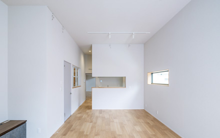 416 Architects 『3階建てのような2階建ての家』 2025年 一戸建ての住宅